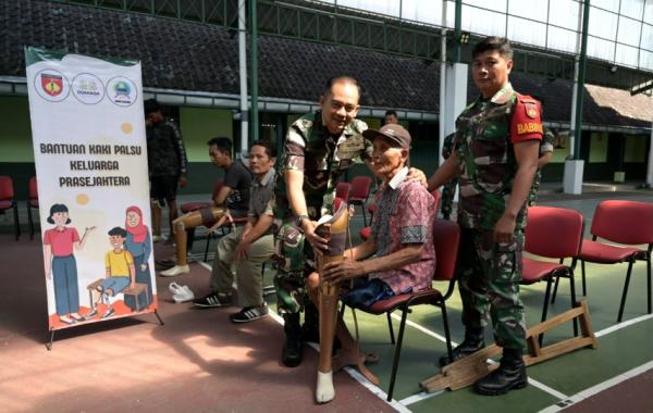 Peduli Penyandang Disabilitas, Kodim Sukoharjo dan Dua Naga Beri Bantuan Kaki Palsu