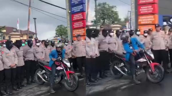 Viral! Pengendara Motor Geber Knalpot Bising Depan Barisan Polwan di Mapolres Tasikmalaya Kota