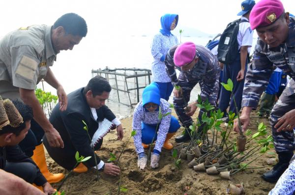 Peringati HUT TNI AL ke-79, Prajurit Yonif 9 Marinir Gelar Bakti Sosial dan Naval Base Open Day