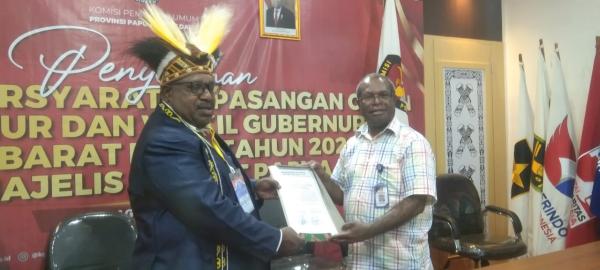 MRPPBD Serahkan Keputusan Cagub dan Cawagub PBD Yang Penuhi Syarat Sebagai OAP ke KPU PBD