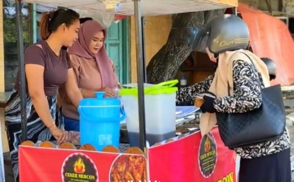 Cobain Kelezatan Ceker Mercon Selatan Alun-Alun Ponorogo, Penjualnya Juga Cantik