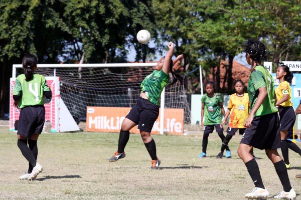 Ribuan Pesepak Bola Putri Berlaga dalam Turnamen MilkLife Soccer Challenge Surabaya Series 2 2024