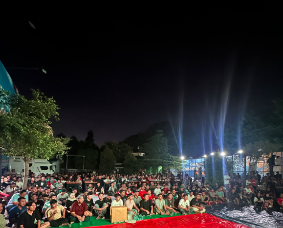 Milenial Padati Nobar Indonesia vs Australia di Posko Pemenangan Rumah Besamo Haris-Sani