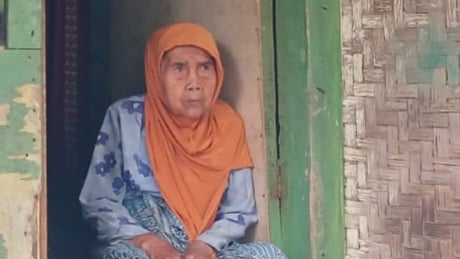 Kisah Mak Jenab: Lansia yang Tinggal di Rumah Panggung Reyot dan Jarang Terima Bantuan Pemerintah