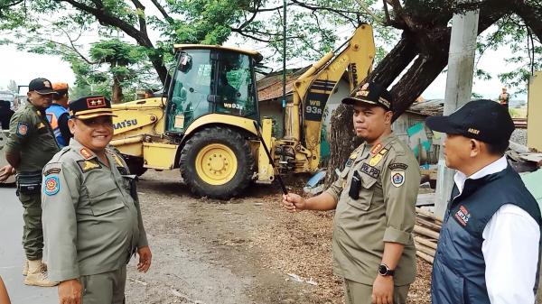 Dua Alat Berat Diterjunkan, Satpol PP Brebes Bongkar Belasan Warung Esek-esek di Pantura Losari