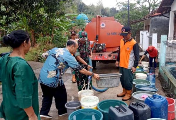 BPBD Cilacap Salurkan Bantuan Air Bersih untuk 44.079 Warga Terdampak Kekeringan