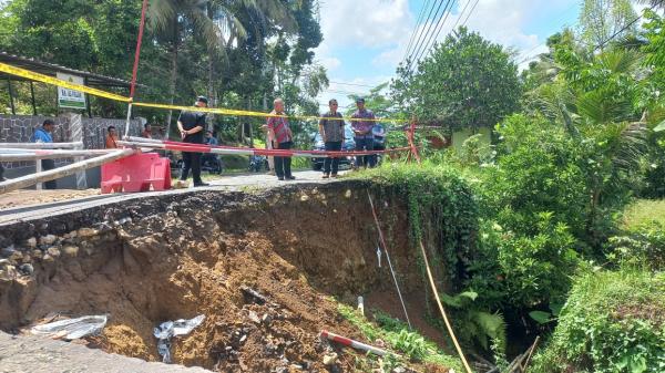 Forkopimcam Parungponteng Tinjau Lokasi Jalan Ambles di Cibungur Tasikmalaya