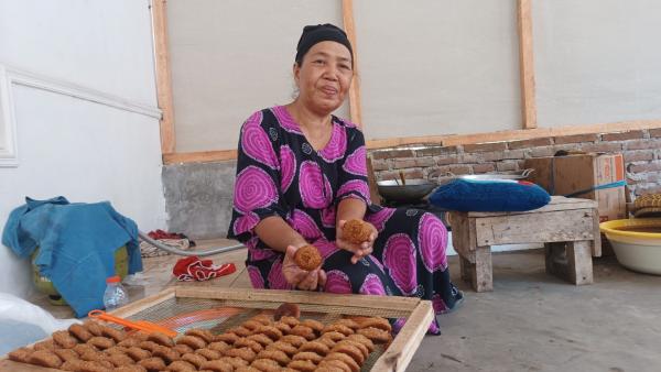 Intip Produksi Makanan Tradisional Kue Cucur Khas Betawi di Kota Banjar