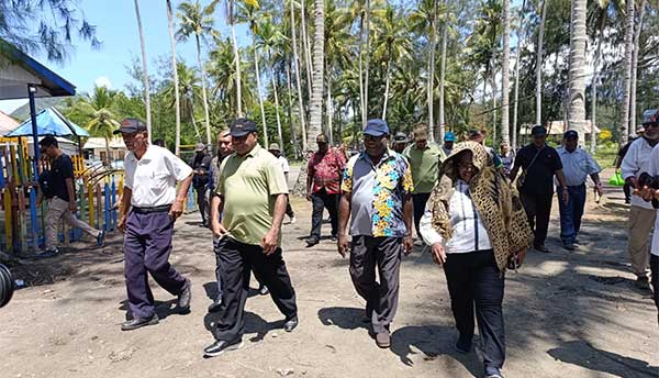 Kunjungi Kampung Adat, Fakhiri dan Aryoko Memberi Penghormatan pada Akar Papua