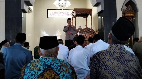 Menjelang Pilkada, Kapolsek Kabat Ajak Warga Tingkatkan Keamanan Lingkungan