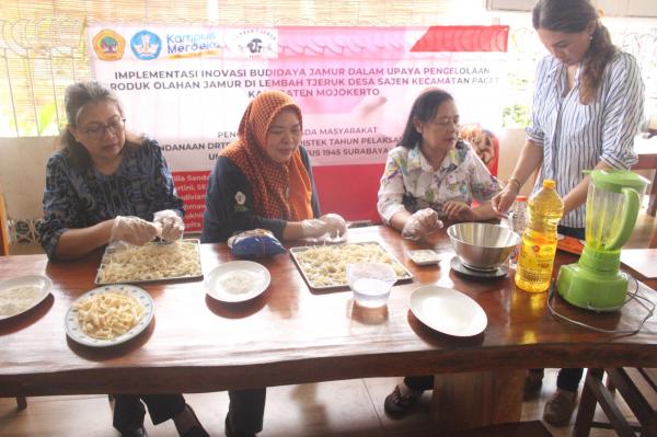 Untag Surabaya Bantu Petani Jamur Tiram Naik Kelas, Ini Yang Dilakukan