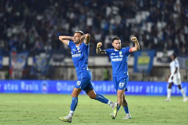 Sempat Dibuang, Kini Tyronne del Pino Jadi Pencetak Gol Terbanyak Persib