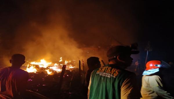 Kebakaran Hebat Melanda 2 Rumah Warga Taraman Sragen, 10 Kambing Mati Terpanggang