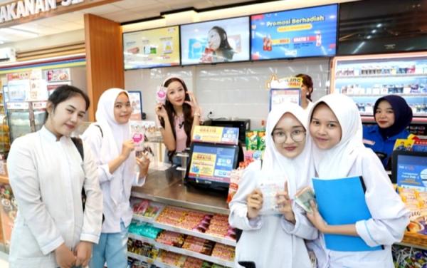 Heboh, Lucinta Luna Jadi Kasir Mini Market di Pamulang Tangsel