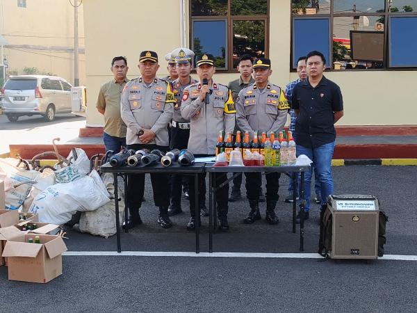 Polres Cianjur Berhasil Amankan Ratusan Knalpot Brong dan Minuman Keras