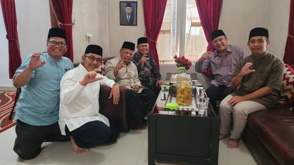 Ivan Dicksan Sowan ke Ponpes Riyadlul Ulum Wadda'wah Condong Tasikmalaya, Minta Doa Restu Ulama