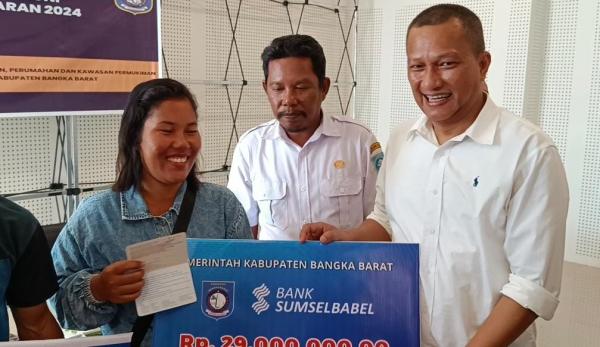 100 Keluarga di Bangka Barat Dapat Bantuan Rumah