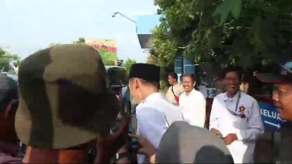 Kocak! Ketua Timses Agil Zulfikar Kabur saat Ditanya Soal Video Dugaan  Kampanye di Masjid