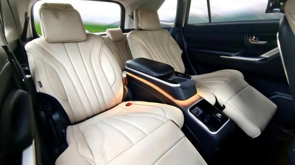 Interior Toyota Innova Zenix Mewah ala Lombardi Altera