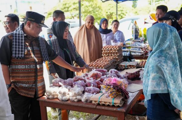 Pasar Murah Pemprov Sulbar Masuki Pelosok, Warga Tommo Harap Terus Berlanjut