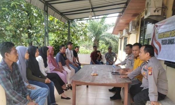 Lakukan Kegiatan FGD ke Masyarakat Berupa Sosialisasi Untuk Bersama Menjaga Situasi Tetap Kondusif