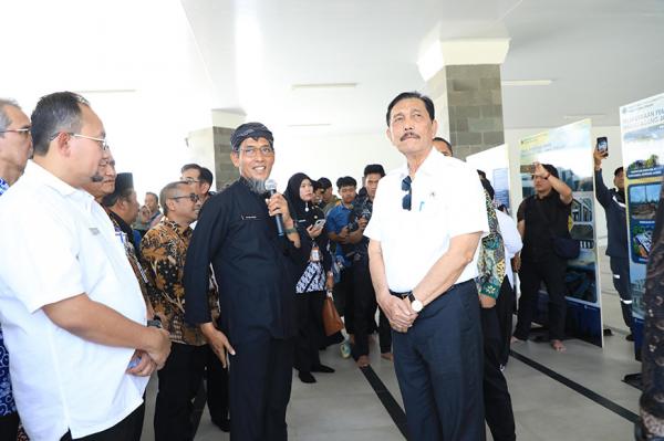 Keren! Masjid Agung Jawa Tengah di Magelang Sajikan Pemandangan Candi Borobudur