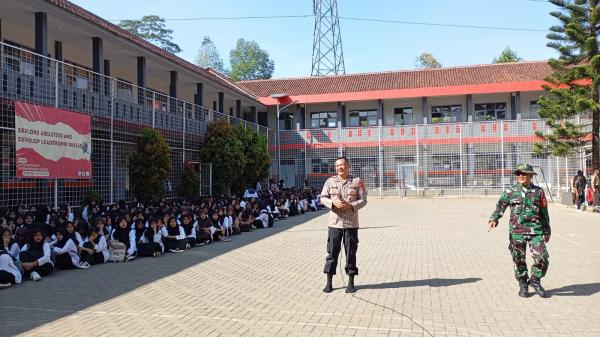 Cegah Kenakalan Remaja, Polsek Tanjungjaya Tasikmalaya Gelar Pembinaan di Sekolah-Sekolah