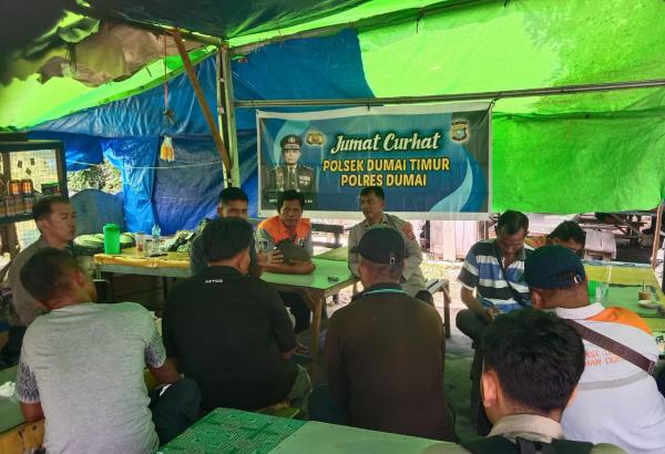 Jelang Pilkada, Polsek Dumai Timur Gelar Kegiatan Cooling System Berupa Jumat Curhat