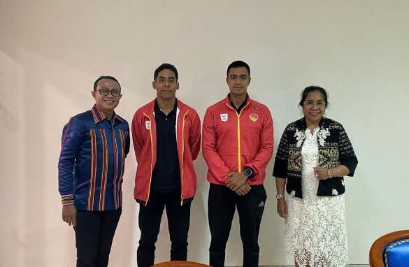 Ruth Diana Laiskodat Sambut Dua Atlet PON NTT dari Cabang Aquatik Renang