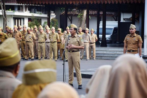 Hari Pertama Masuk Kerja Pj Bupati Banyumas Pimpin Apel, Ini Komitmennya