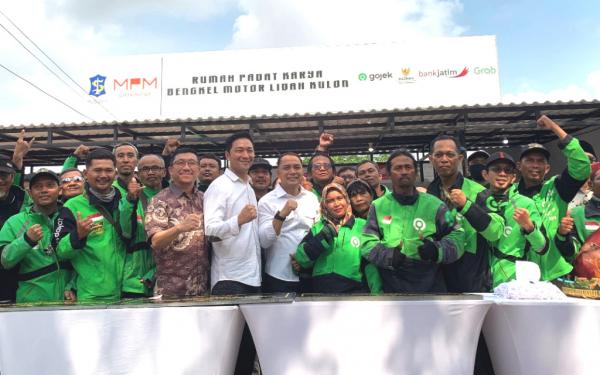 Eri Cahyadi Resmikan Rumah Padat Karya Bengkel Pitstop di Lidah Kulon