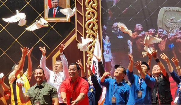 Deklarasi Kampanye Damai Pilkada 2024, Lutfi-Yasin Kompak Pakai Baju Biru, Andika-Hendi Hijau Merah