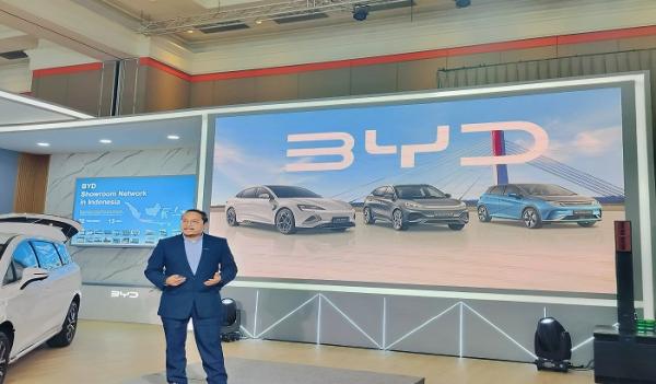 BYD Motor Indonesia Tampilkan Kendaraan Listrik Unggulan di GIIAS Bandung 2024, M6 Jadi Sorotan