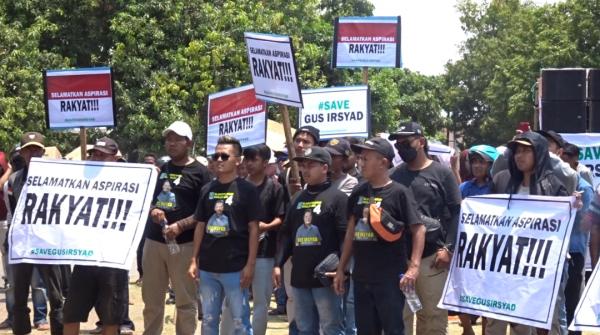 Gus Irsyad Gagal Dilantik, Simpatisan Demo KPU