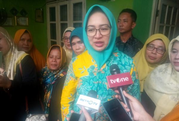 Kampanye Pertama Airin, Kunjungi Rumah Warga di Ciputat Timur