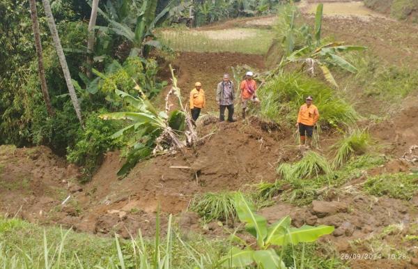 Longsor Terjadi di 4 Lokasi, 13 Warga Desa Sukamaju Ciamis Terpaksa Mengungsi