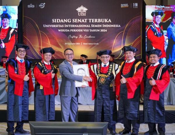 Rektor UISI Ajak Wisudawan Hadapi Tantangan Era Digital dengan Kreativitas dan Teknologi