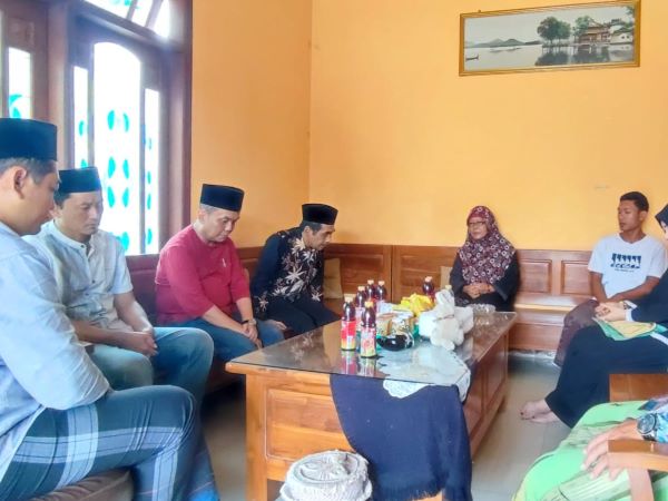 Santuni Keluarga Siswa MTs Blitar yang Tewas Dilempar Kayu Berpaku, Ini Pesan Kemenag