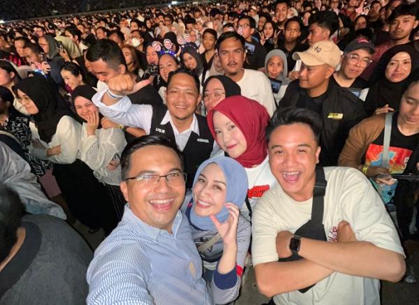 Pemimpin Tanpa Sekat, Sahrul Gunawan Bersama Warga Bandung Nonton Konser SO7 di Si Jalak Harupat