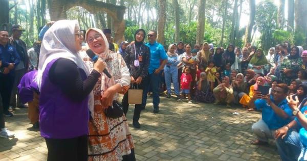 Cawabup Tangerang Intan Nurul Hikmah Berziarah ke Makam Syekh Mas Masad