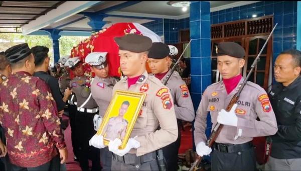 Polisi Korban Meninggal Kecelakaan Maut di Tol Batang Dimakamkan