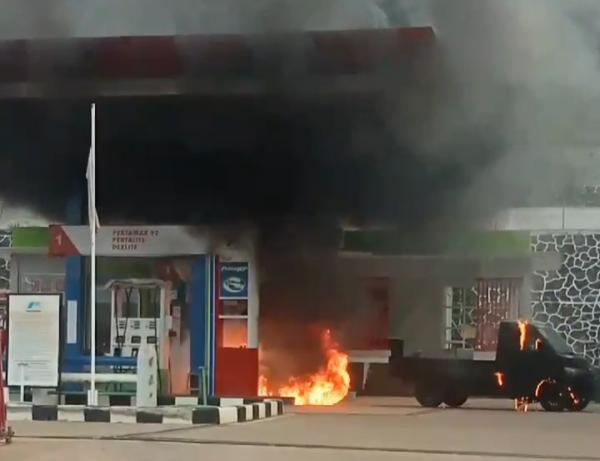 Nyaris Meledak! Kebakaran Hebat Landa SPBU di Lebak, Mobil Pikap Hampir Ludes!