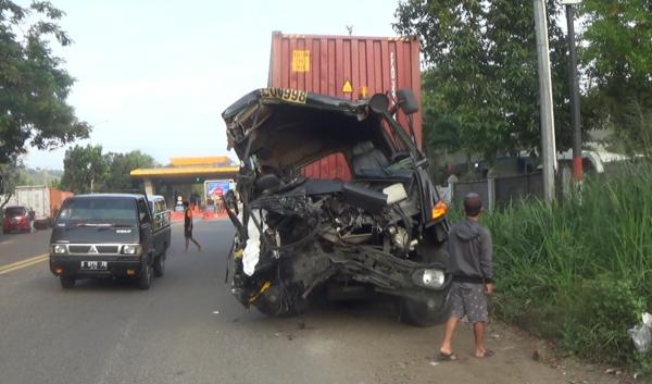 Truk Tabrak Truk di Tol Cipularang, Sopir Asal Banten Tewas dan Kernetnya Luka