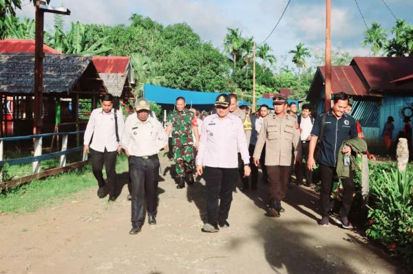 Pjs Bupati Raja Ampat dan Forkompinda Tinjau Lokasi Pembakaran Kantor Distrik Waigeo Utara