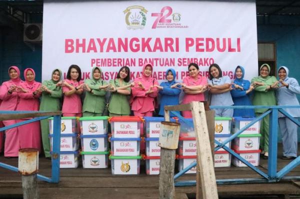 Bhayangkari Cabang Dumai Gelar Pembagian Bansos Untuk Masyarakat