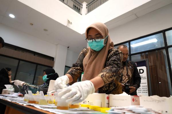 BKPSDMD Cimahi Lakukan Tes Urine pada 240 Orang Staf Dinas Lingkungan dan RSUD Cibabat