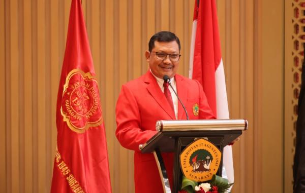 Rektor Untag Surabaya Raih Penghargaan Academic Leader 2024, Bukti Kepemimpinan Visioner