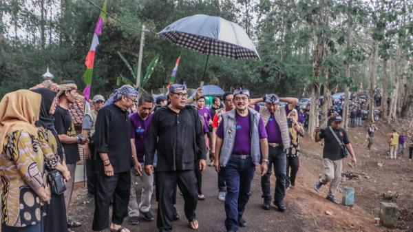 Dorong Pengembangan Perikanan, Pj Bupati Ciamis Tebar 40.000 Benih Ikan di Situ Golempang