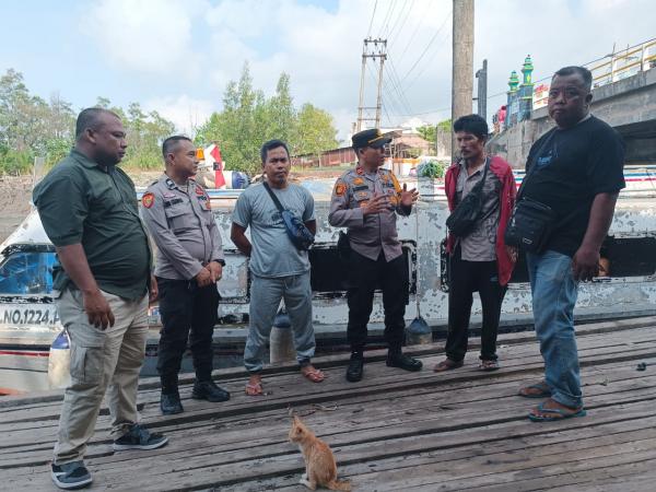 Personel Polsek Laksanakan Silaturahmi Kamtibmas Demi Jaga Proses Pemilu di Pelabuhan