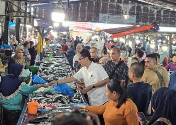 Sambangi Pajak Medan Deli, Pedagang Adukan Infrastruktur dan Daya Beli Pasar Menurun ke Rico Waas